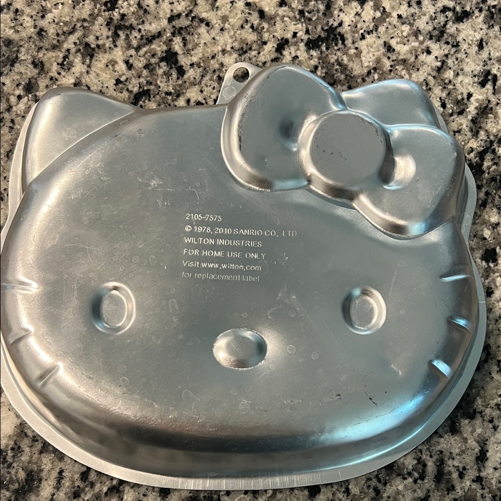 Wilton Silver Character Cake Pan